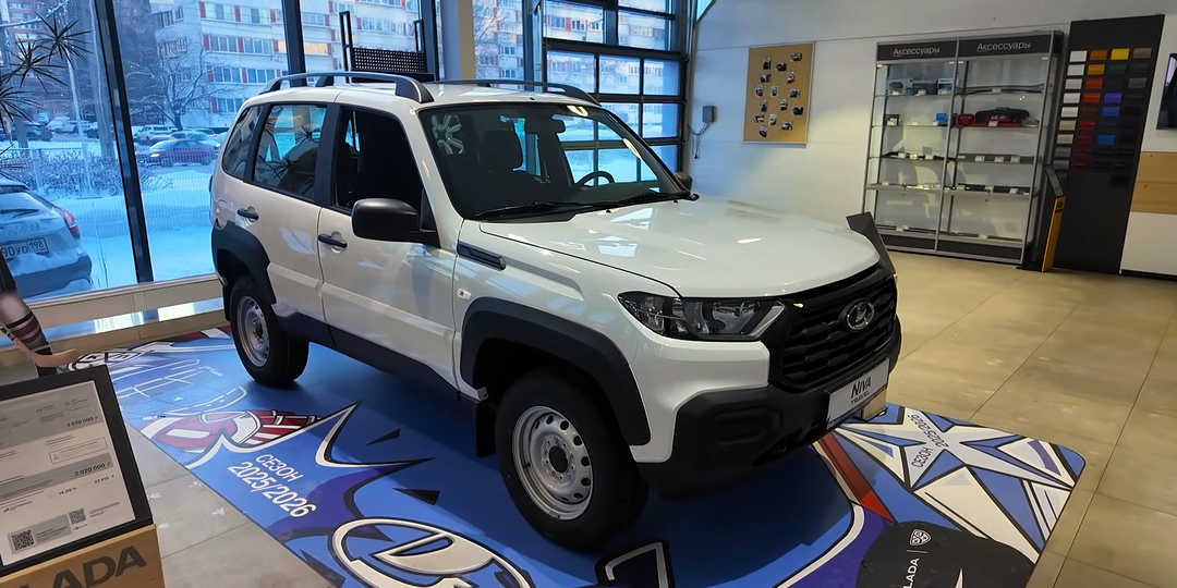 Решил сам съездить в салон и посмотреть обновлённую Niva Travel. Делюсь, что увидел и чем удивился