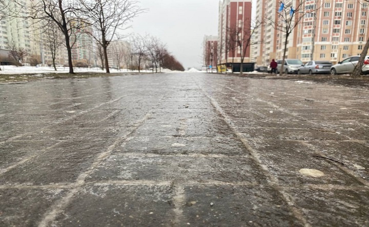 Улицы Ростова покрылись льдом