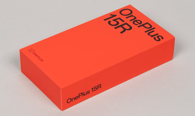 Коробка привычно тонкая, что говорит о том, что адаптера питания в комплекте нет