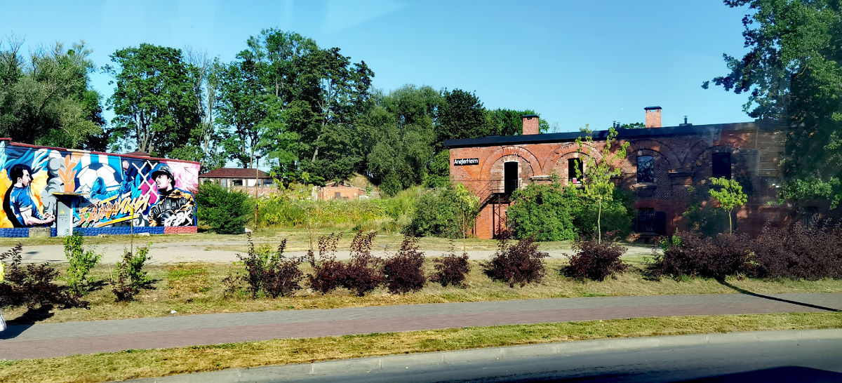 Рядом с зоопарком