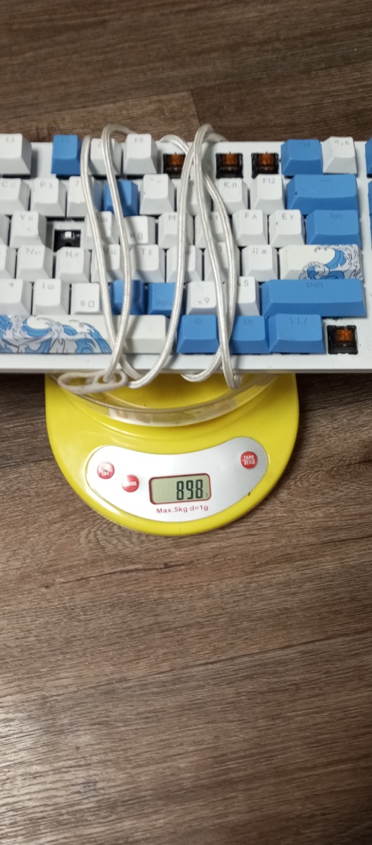 Вес маленькой клавиатуры 898 грамм