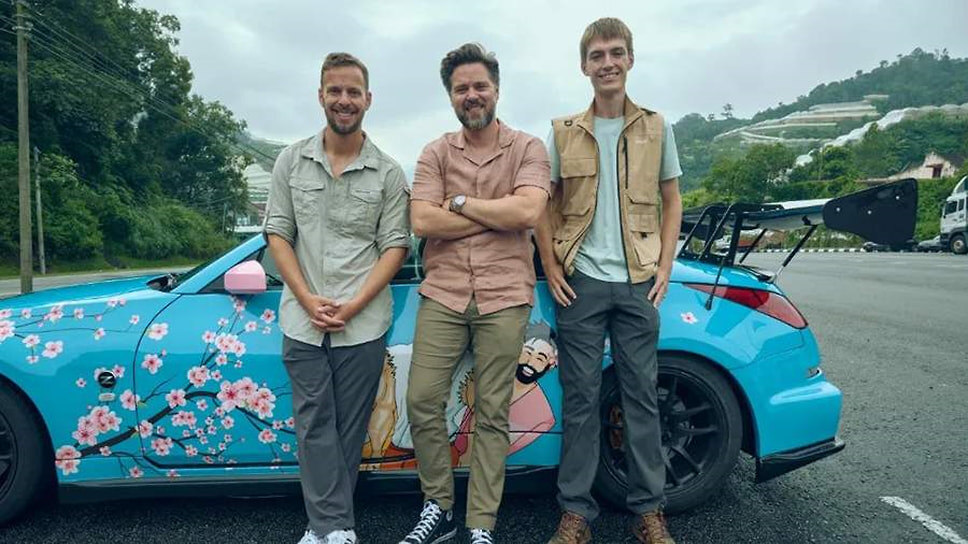 Автомобильное шоу The Grand Tour вернется на экраны в 2026 году. Однако легендарную троицу в лице Джереми Кларксона, Ричарда Хаммонда и Джеймс Мэя заменят YouTube-блогеры: Фрэнсис Буржуа, Томас Холланд и Джеймс Энгельсман.📷Фото: Prime Video