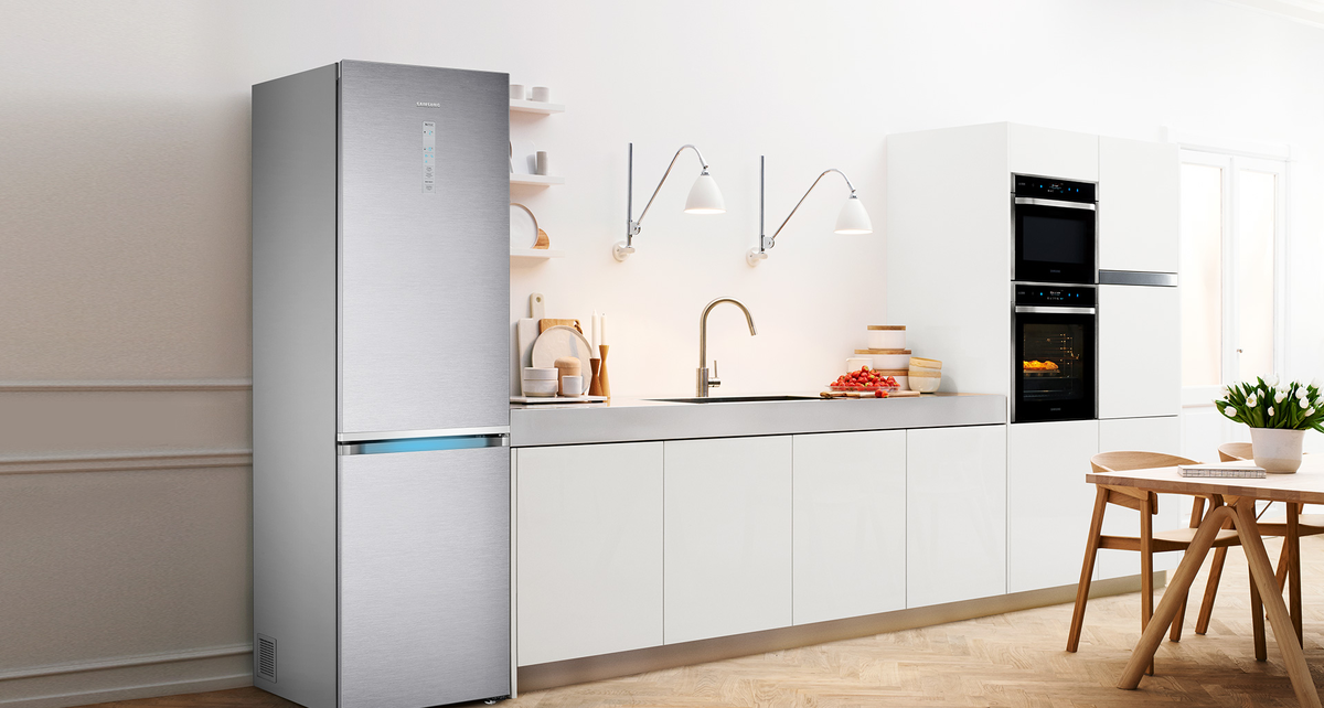 Бытовой холодильник