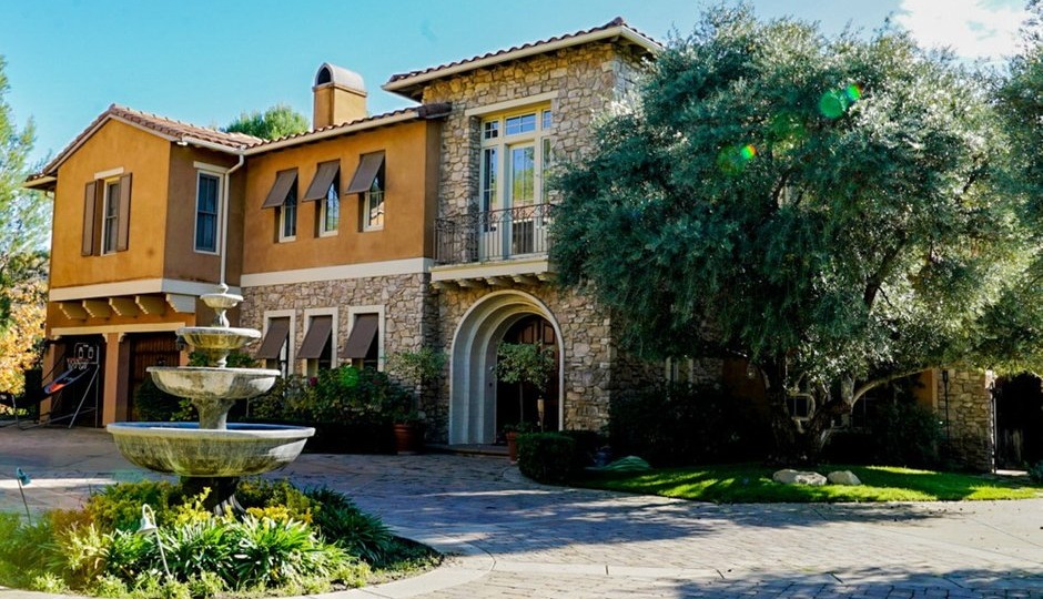 7 случаев, когда знаменитости продавали дома друг другу