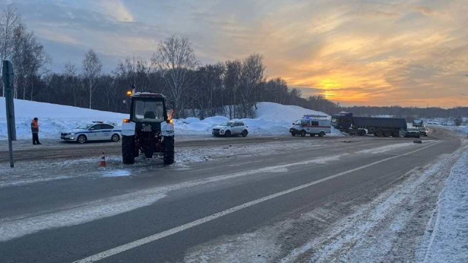 12-летняя девочка пострадала в ДТП на Гусинобродском шоссе в Новосибирске