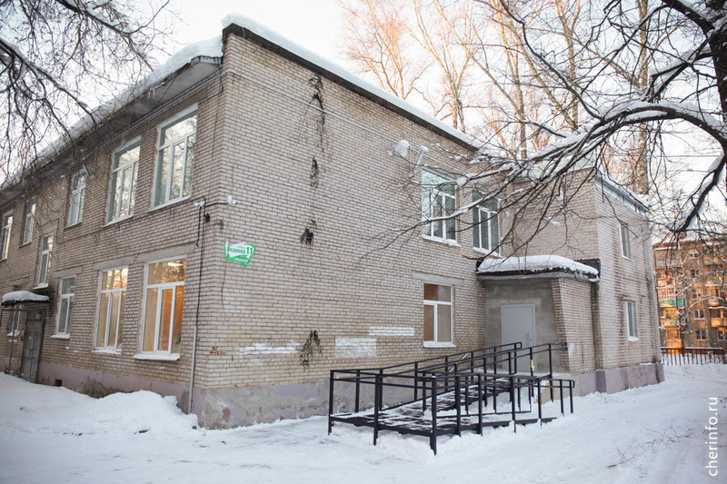    Новый центр находится в здании бывшего детского сада на Леднева, 11. Помещения отремонтировали
