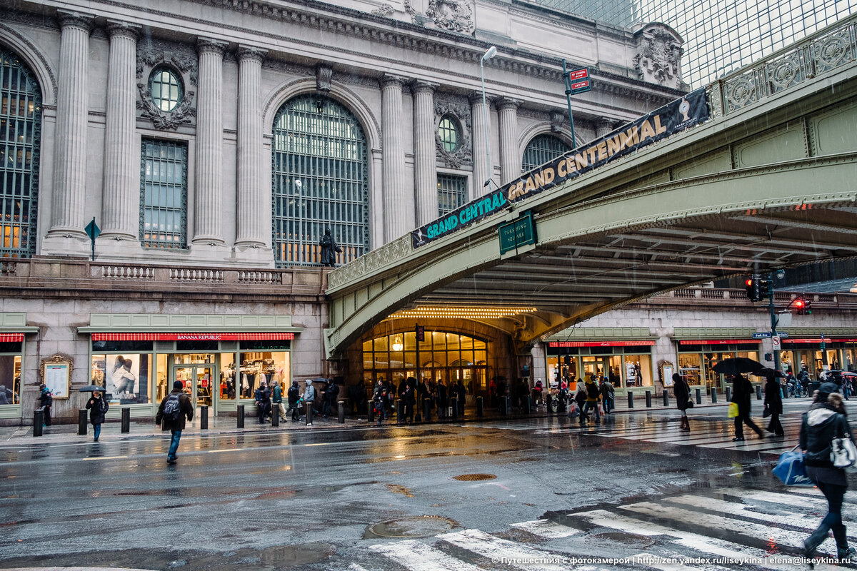 Видите снег? а он есть. и сообщения по телевизору, интернету, громкоговорителю и радио тоже. И такси уже не вызвать. 