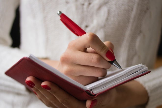 С любовью к каждому ,Наташа Эльберг- более 25 лет непрерывно практикующий энергопсихолог, кризисный психолог, синестет, автор книг-бестселлеров , автор методики ментальной трансформации и коррекции любых жизненных ситуаций с помощью специальных энергетических практик. Автор - мастер энергетического таро