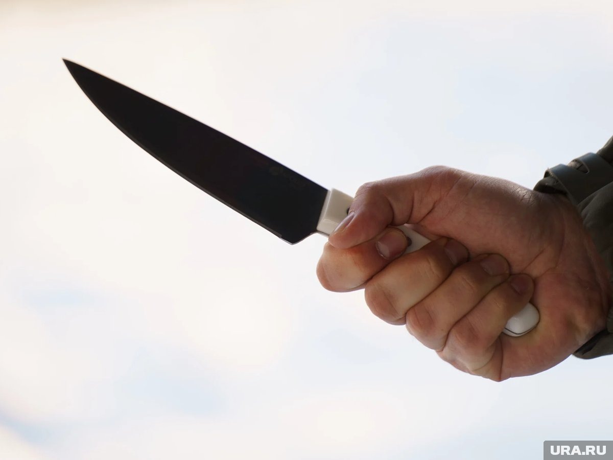     Двое пострадавших от ножевых ранений находятся в тяжелом состоянии