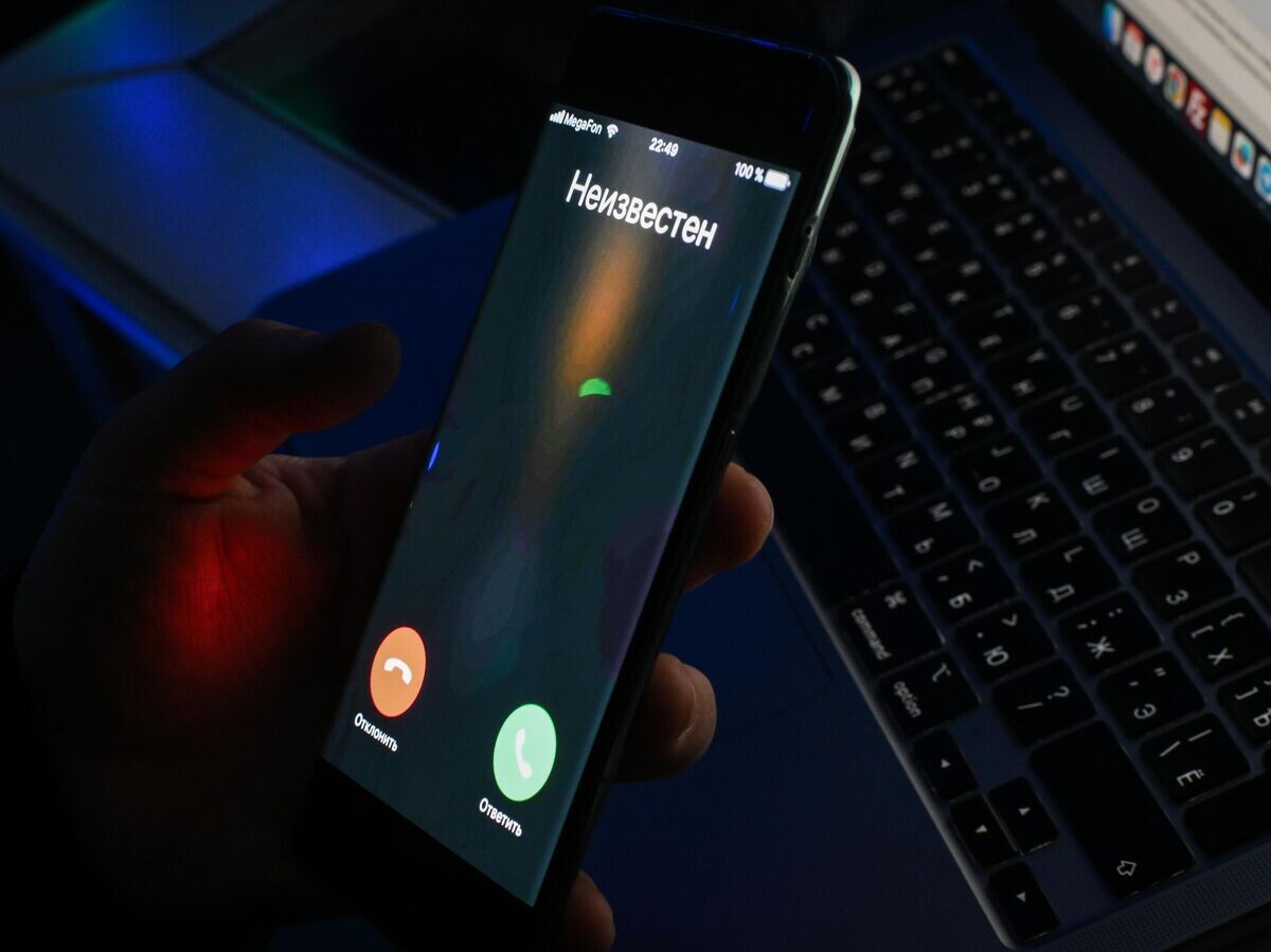    Мобильный телефон, на который позвонили с неизвестного номера | © РИА Новости / Владимир Астапкович