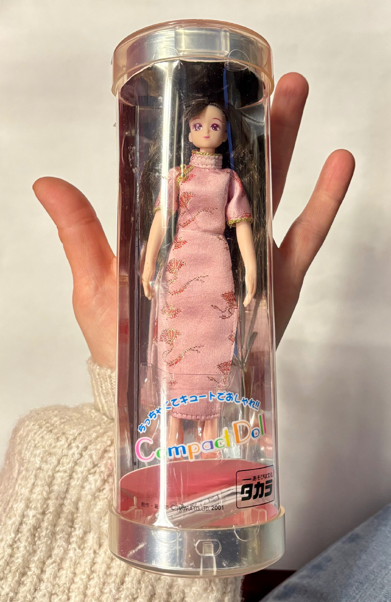 Конечно, это очень маленькая куколка!