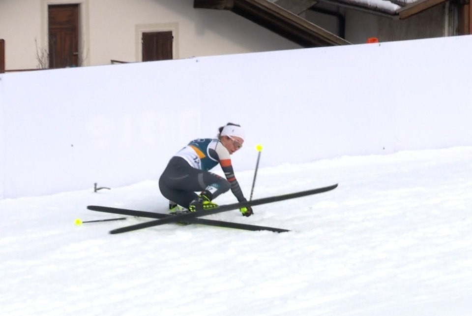    Момент падения тверской лыжницы. Фото: скриншоты трансляции «Окко».