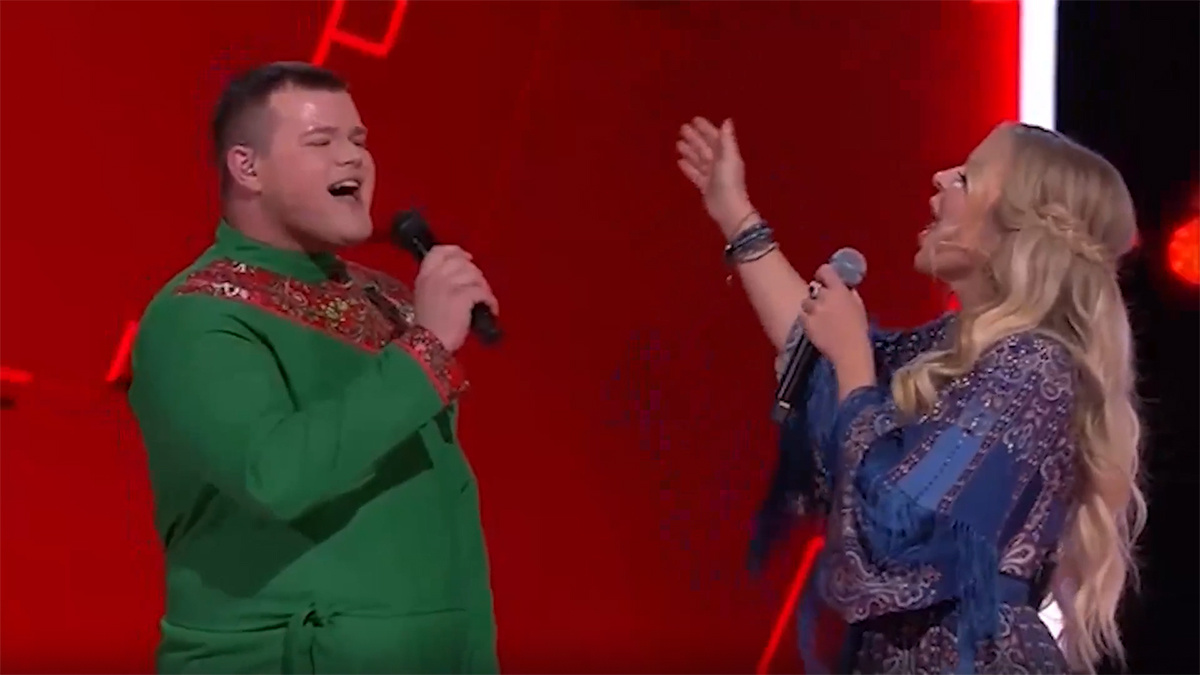 Иван Степанов и Пелагея на шоу "Голос". Фото: кадр шоу