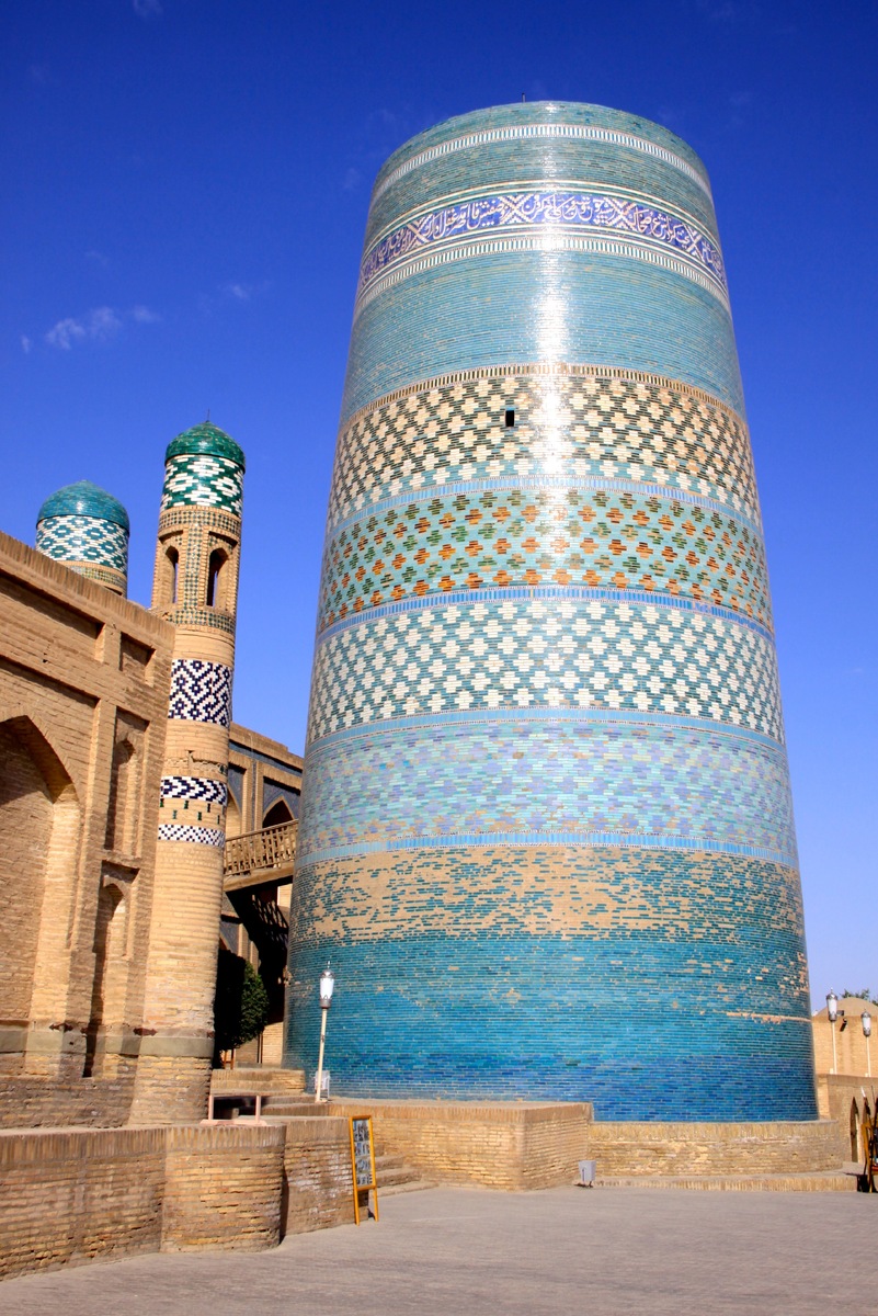    «Кальта-Минор» с узбекского языка переводится как «короткий минарет».