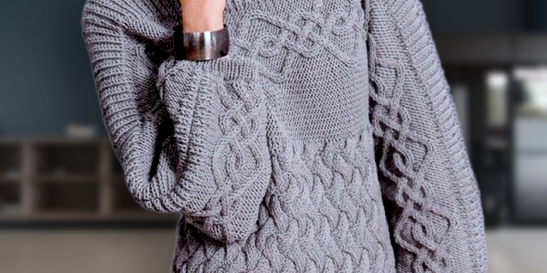 4 стильных женских свитера спицами: поперечные араны, плетёнка, полупатентный узор