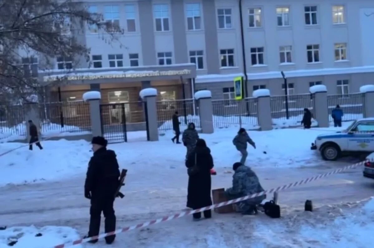    Появилось видео с места нападения подростка на общежитие в Уфе