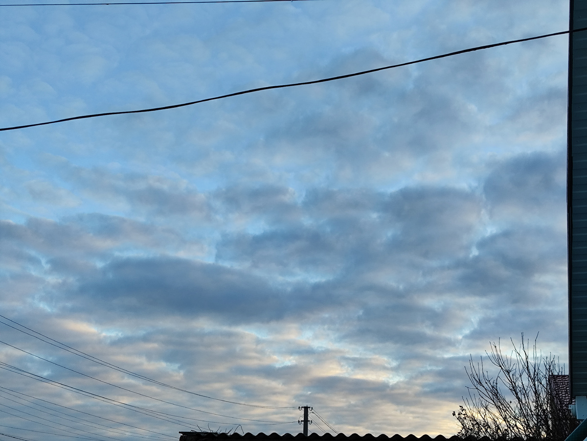 На облака рассветные полюбовалась