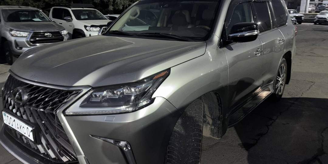 Всем привет, интересный вариант попался на глаза 👀 LEXUS LX570, 2019 года выпуска, VIN JTJHY00W104304427