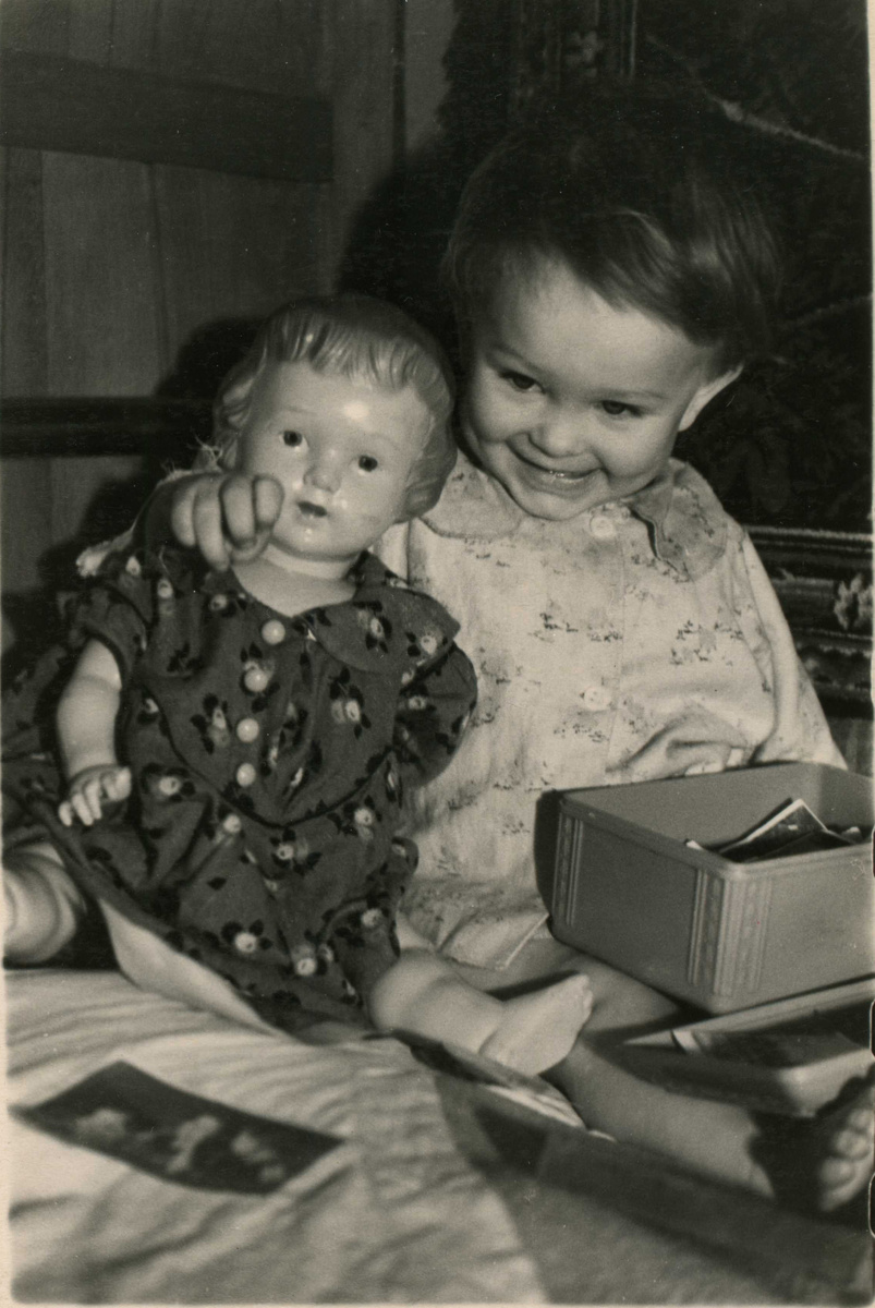 "Дочь с куклой", 1957 год, Харьков. Фото: В.Скворцов.