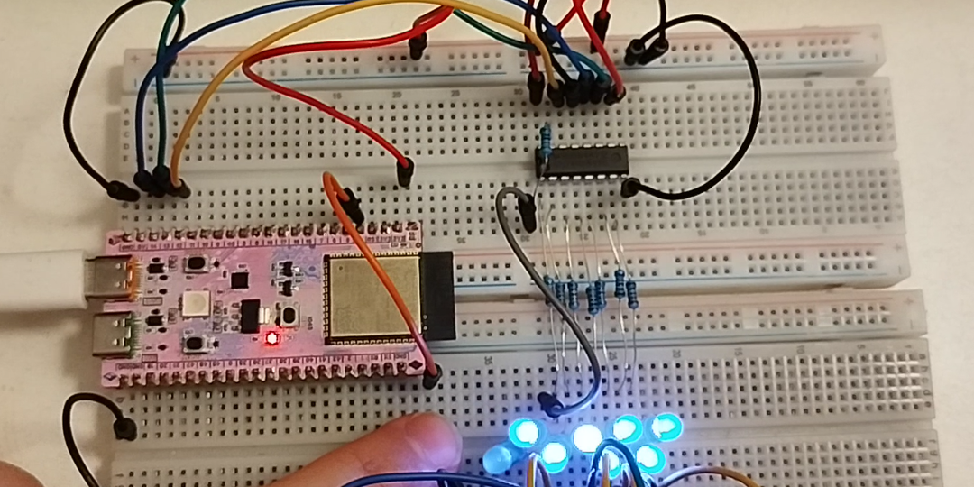Простая программируемая мигалка на ESP32-S3 и 74HC595