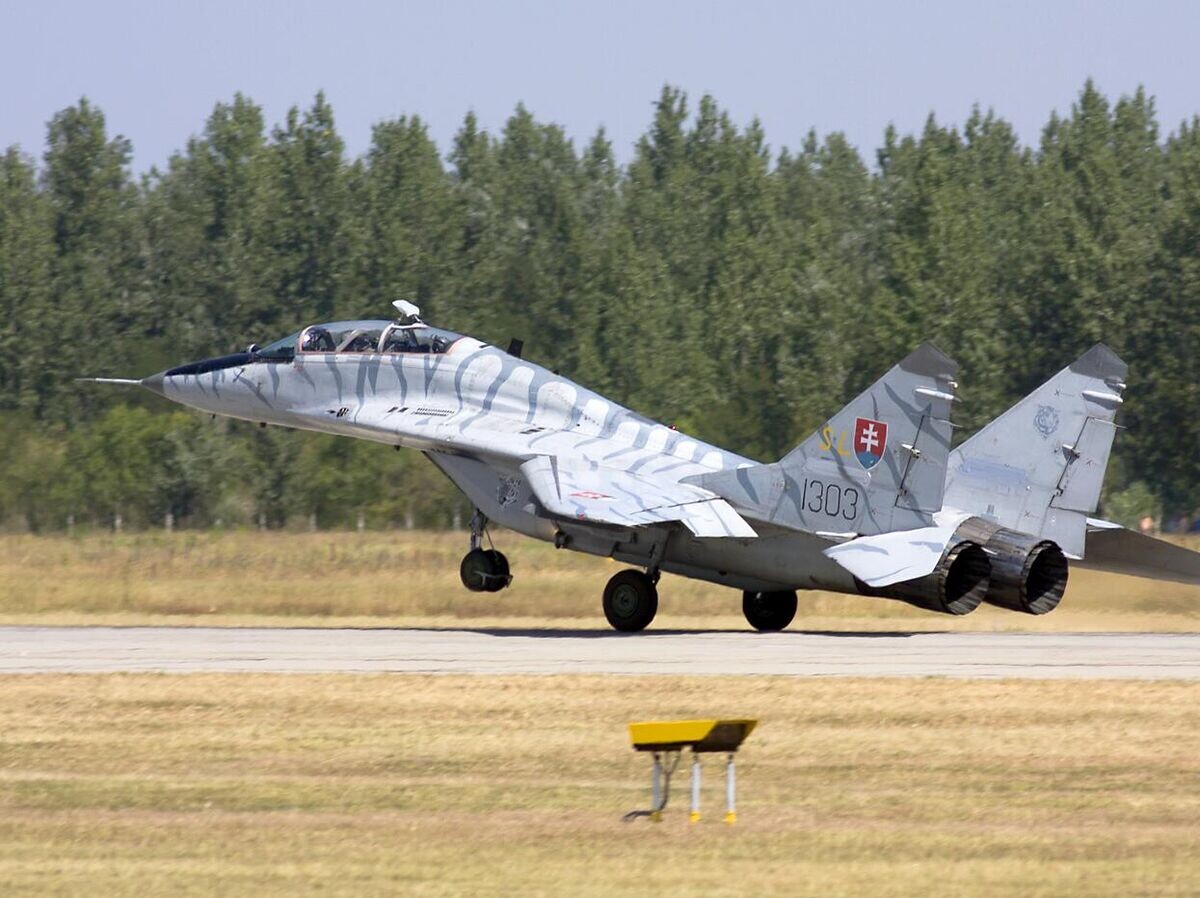    Истребитель МиГ-29 ВВС Словакии | CC BY-SA 2.0 / Rob Schleiffert / MiG-29UBS Slovakia