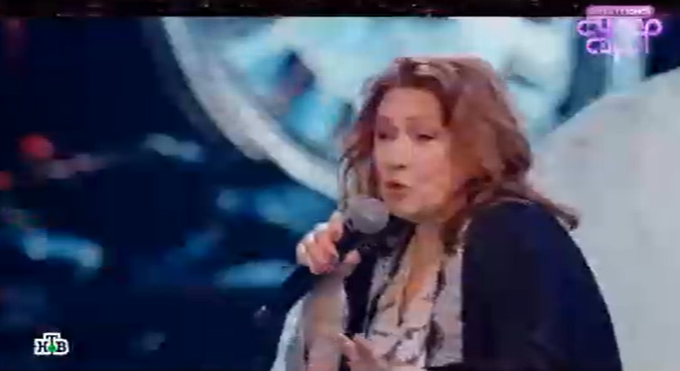 Кадр из шоу "Суперстар" для канала "Марина смотрит телевизор"