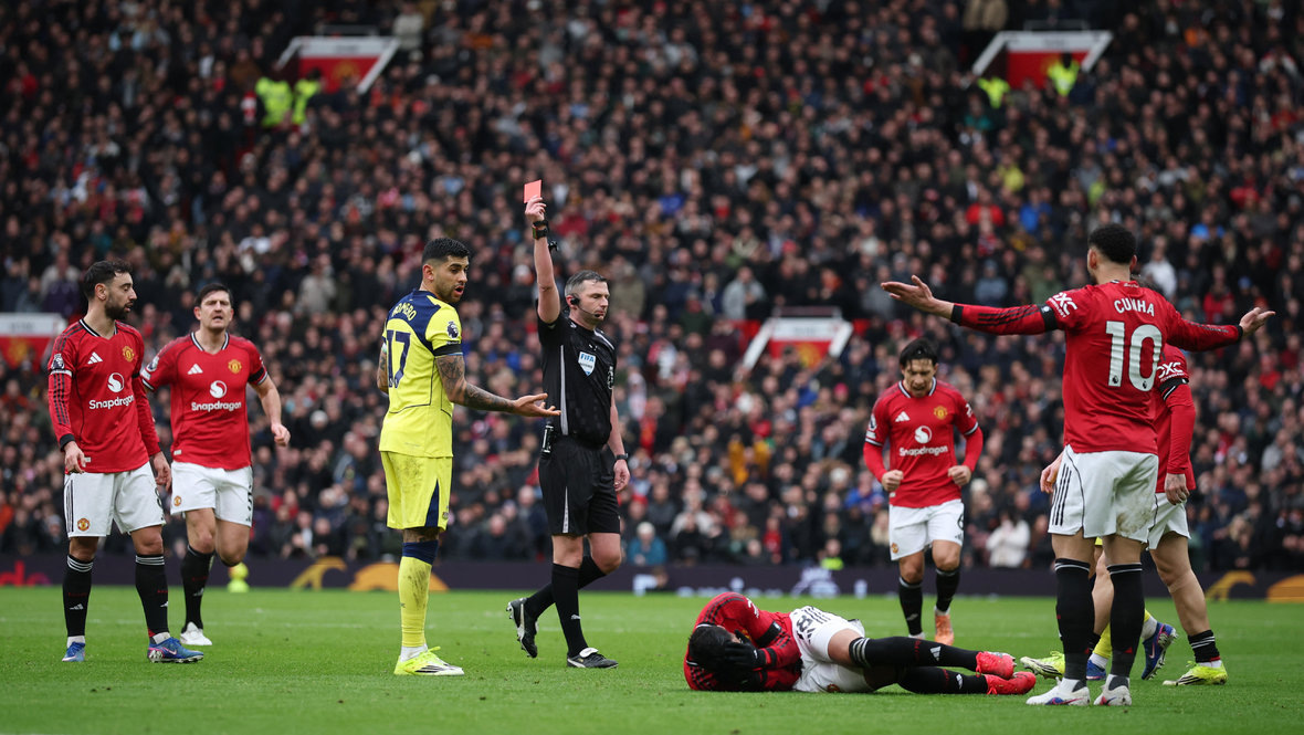    Защитник «Тоттенхэма» Кристиан Ромеро получил красную карточку в матче с «Манчестер Юнайтед» 7 февраля. Reuters