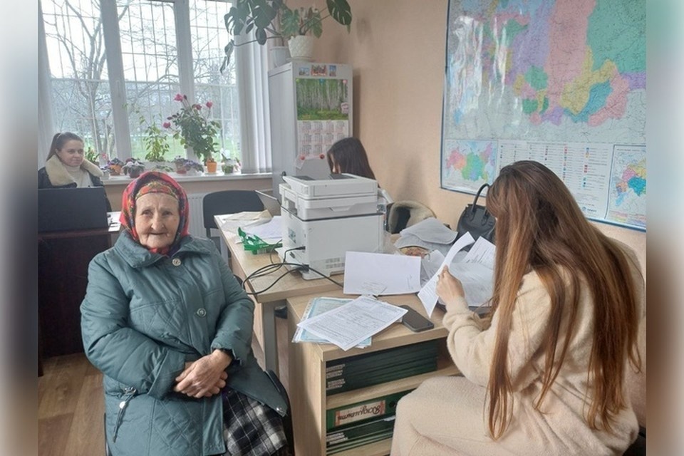    Херсонцы получают госуслуги благодаря мобильному офису МФЦ. Фото: МФЦ Херсонской области