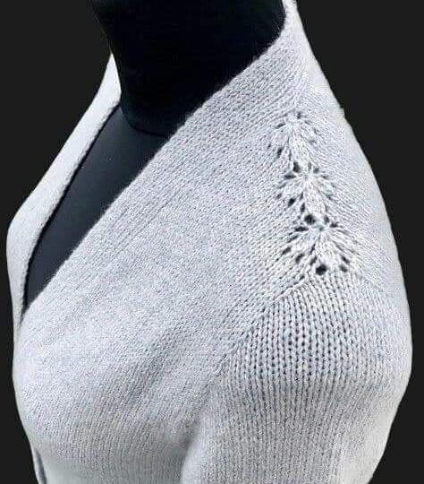 Интересное оформление плеча в вязанных изделиях. Примеры и схемы для воплощения.