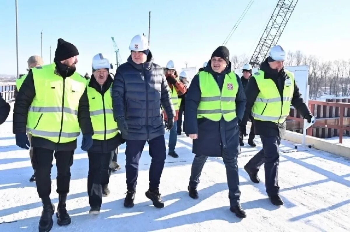    Хоценко отметил, что Северный обход Омска строят с опережением графика