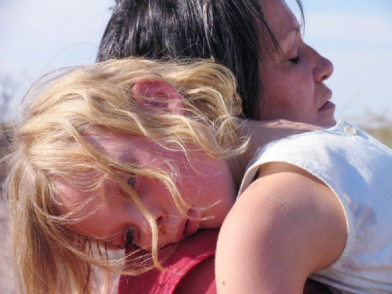 Одно действие запускает цепочку событий, и каждый следующий шаг делает происходящее необратимым. Кадр из фильма "Вавилон" (2006 г., США, Мексика, Франция). Реж. Алехандро Гонсалес Иньярриту. Фото из открытых источников