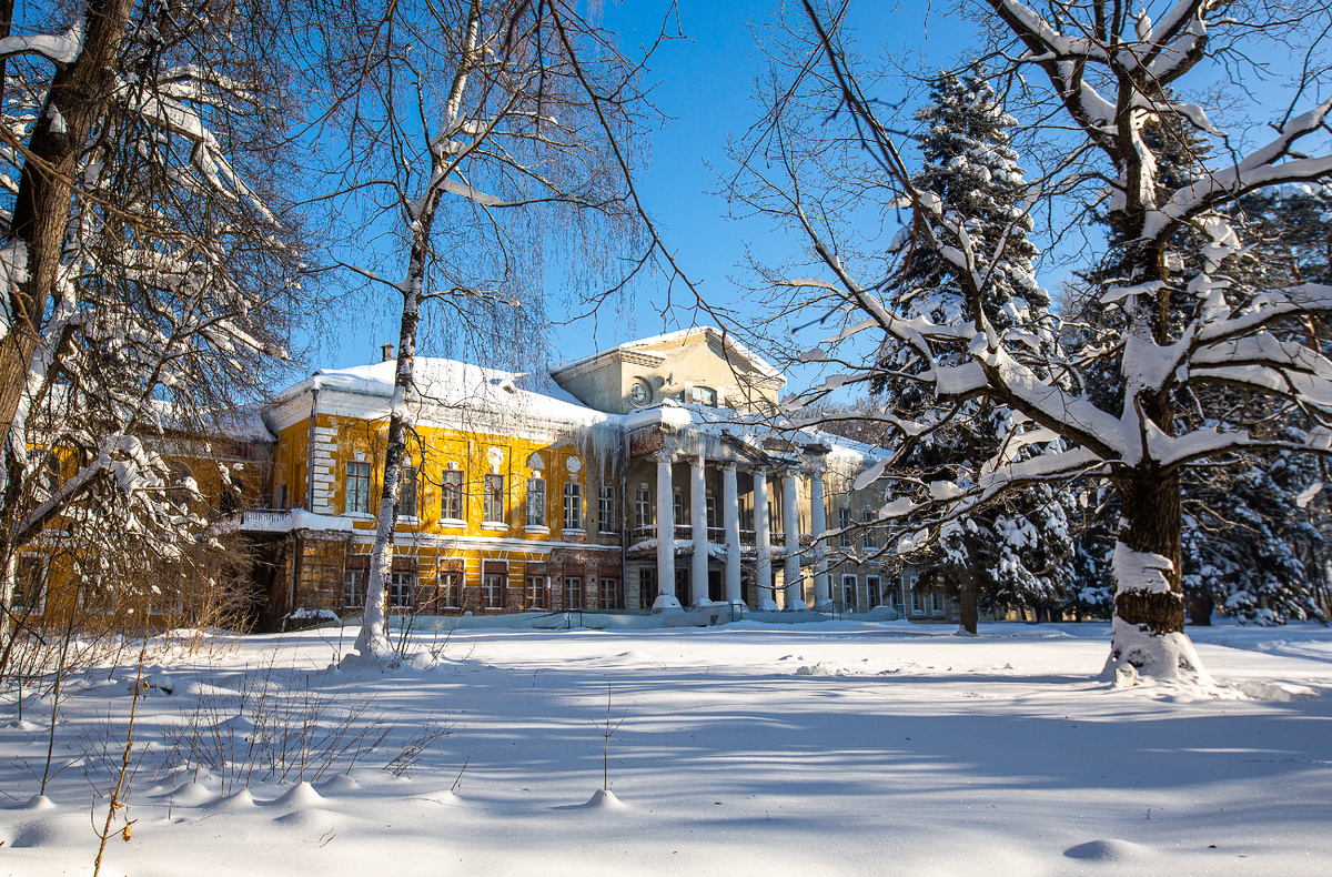 Главный дом усадьбы Суханово. Ленинский городской округ, Московская область. Фото автора статьи