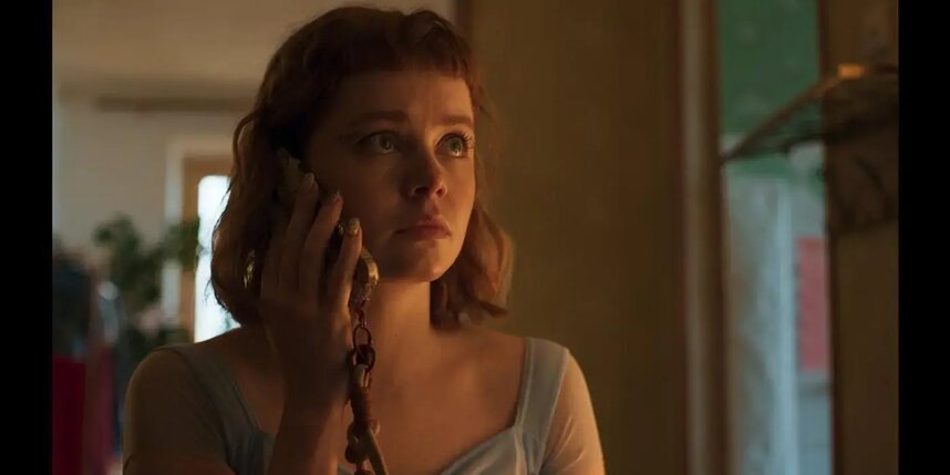    Мила Ершова в роли колясочницы Оли в сериале "Встать на ноги"Okko