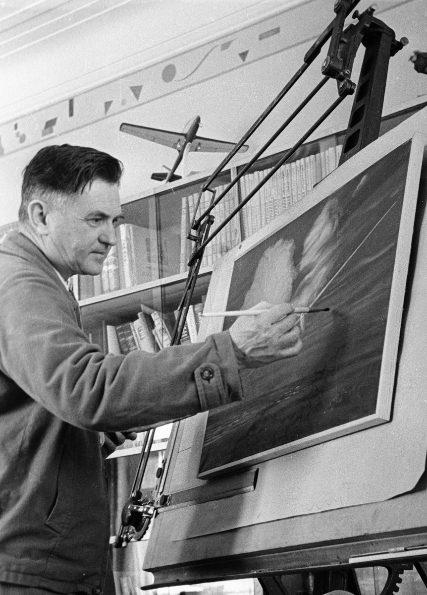    В 1940—1941 годах Антонов работал главным конструктором на различных авиазаводах, а также главным инженером Планерного управления Наркомата авиапромышленности СССР. С июля 1941-го был главным конструктором планерного авиазавода в Москве, где разработал многоместный десантный планер А-7 / РИА Новости