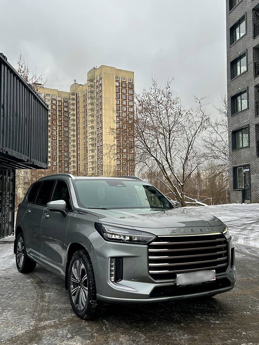 Оклеенный прозрачной пленкой автомобиль 