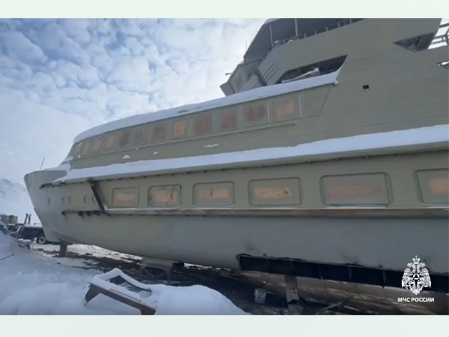 В Тверской области пожарные спасли прогулочный теплоход