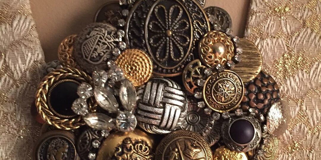 Колье, но не с рубинами или алмазами, а с простыми пуговицами - необычно и оригинально! Идеи для воплощения!