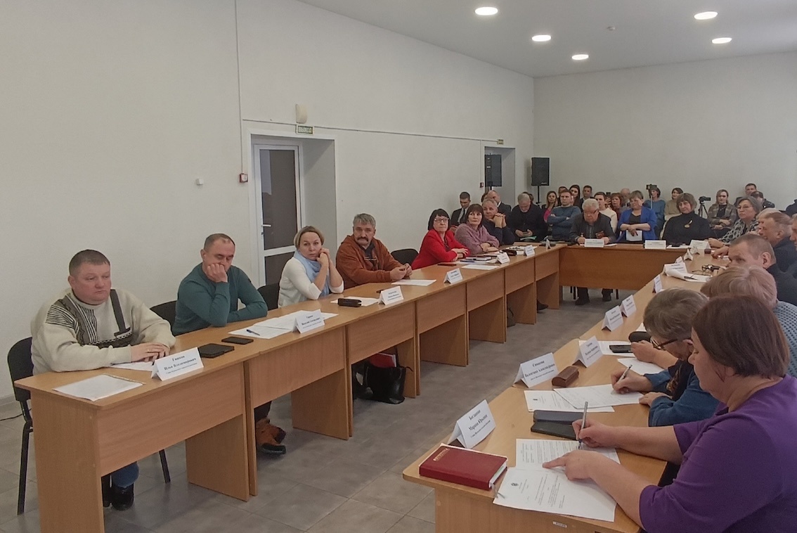 Совет депутатов Пудожского района. Выбирают главу районной администрации. 