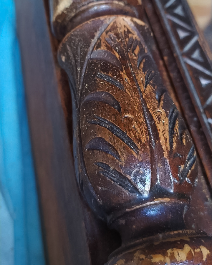 Лак с этих деталей довольно легко потом размывался ацетоном