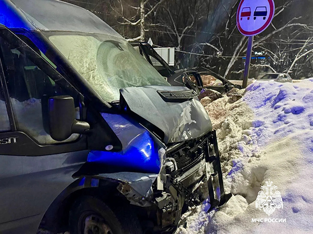 Прямо сейчас: в Твери на Московском шоссе МЧС ликвидирует последствия аварии