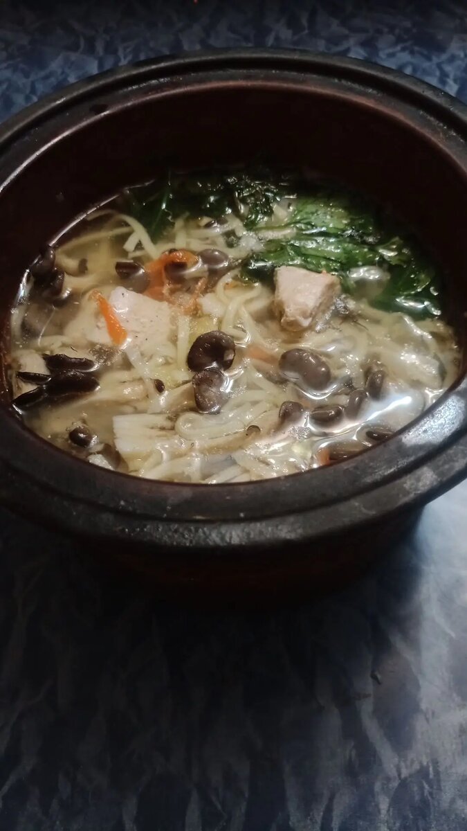 используйте любое мясо на ваш вкус. Горшочек 1.8 литра.