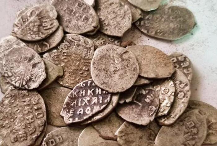 В Москве нашли клад с 20 тысячами серебряных монет XVI-XVII веков. Фото © Max / Ольга Любимова