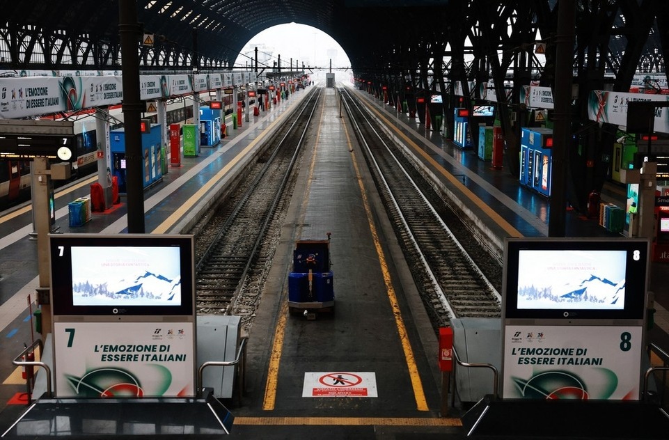    В день после открытия зимних олимпийских игр, на севере Италии, с разницей в несколько десятков минут произошли три диверсии на железной дороге. REUTERS