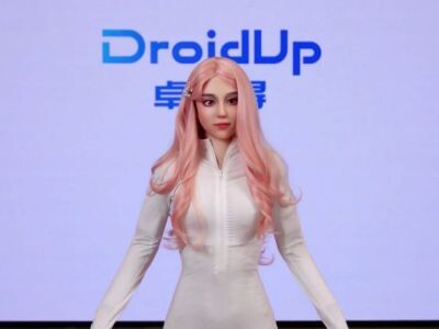    Робот Moya выделяется тёплой кожей и реалистичной мимикой