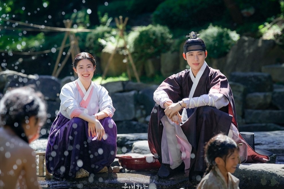 Кадр из дорамы. Главные герои.