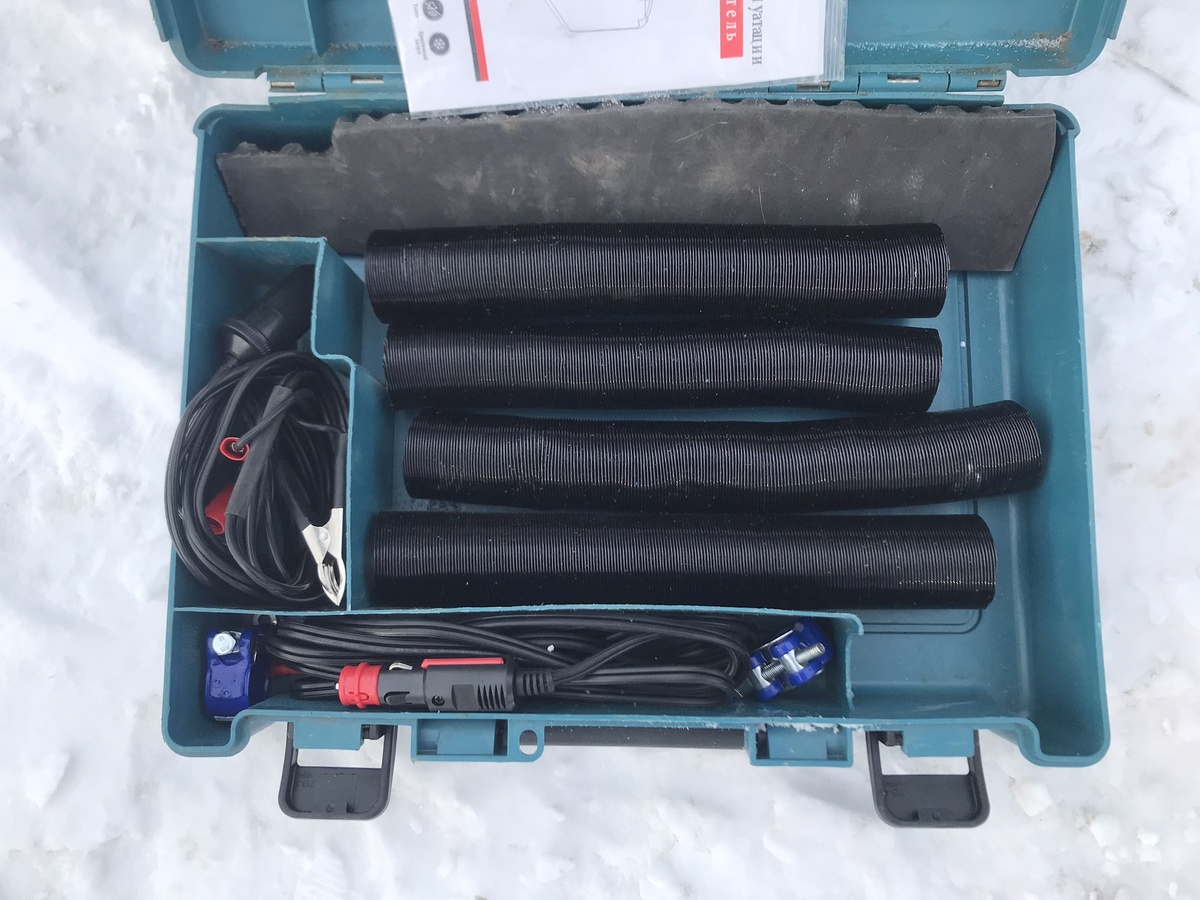 Дополнительные патрубки и провода питания автономного отопителя. Фото Тищенко Василий.