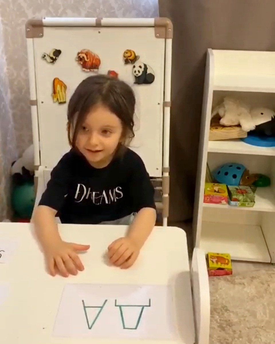 Дашенька уже знает слова ДА и НЕТ