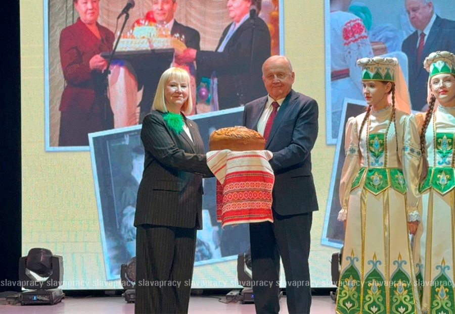     90 лет средней школе № 2 Копыля: от первой начальной школы до статуса "Школы мира"