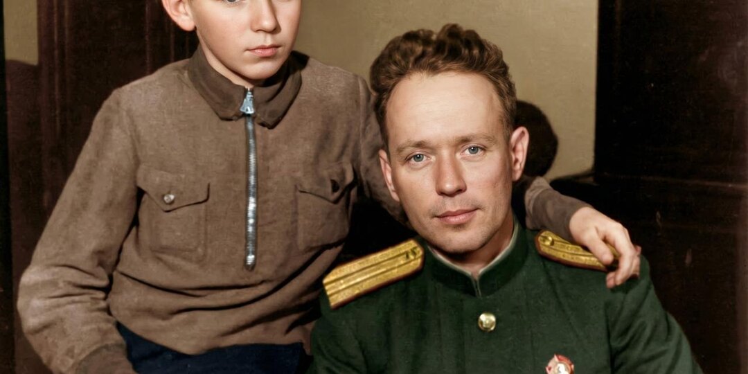 📚 Однажды сын Шолохова, Михаил, спросил у отца, что тот думает о диссидентстве