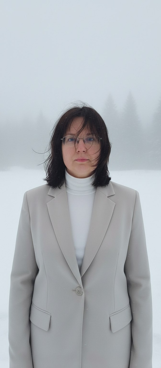 Вот думаю, может волосы отрастить? 